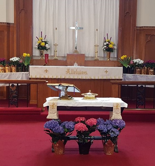 The chancel area of First English Lutheran Church